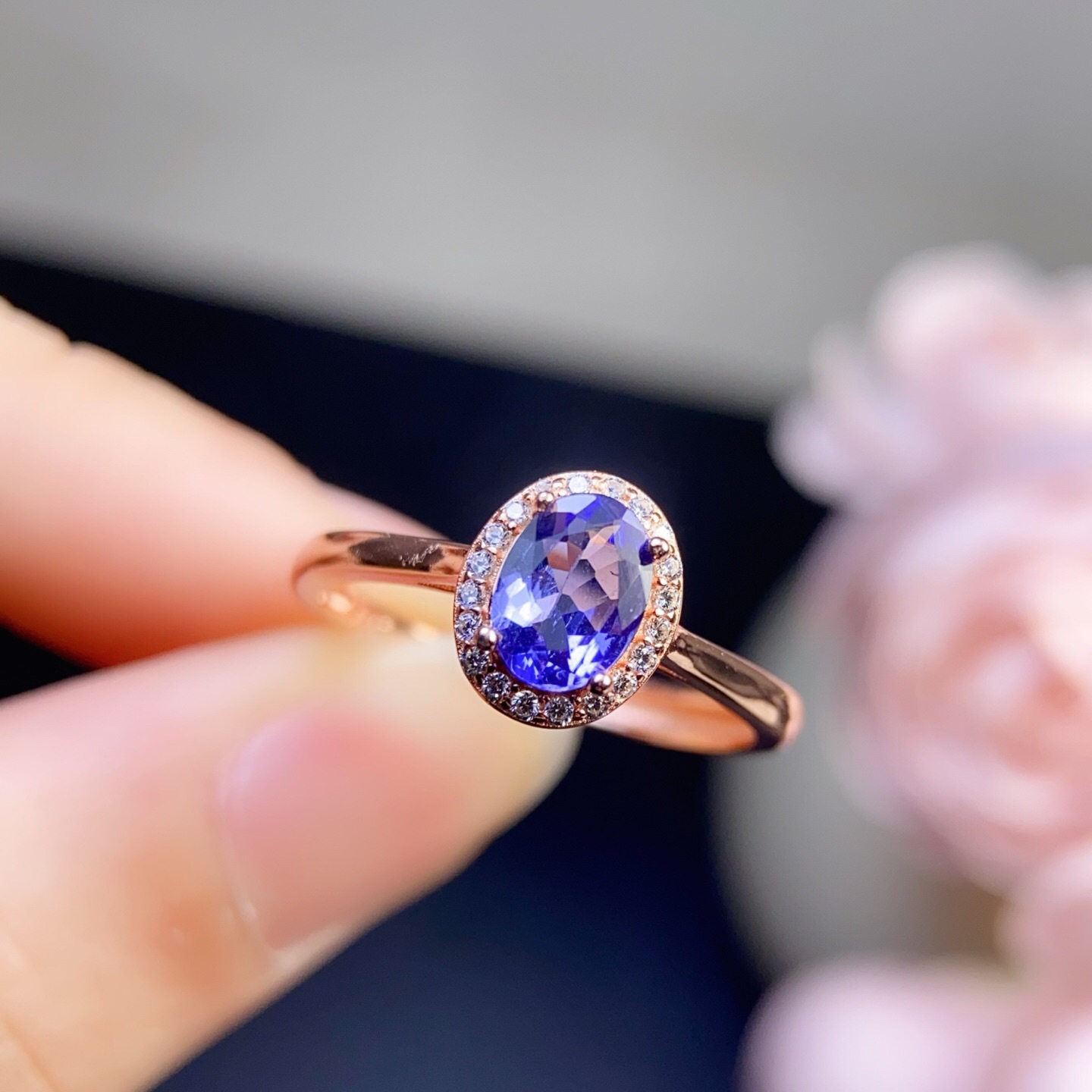Organic ring with stone