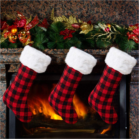 Nuevos calcetines de Navidad a cuadros rojos y negros, calcetines de Navidad con bordes de piel de conejo de imitación blanca, accesorios de decoración de fiesta de Navidad, regalos