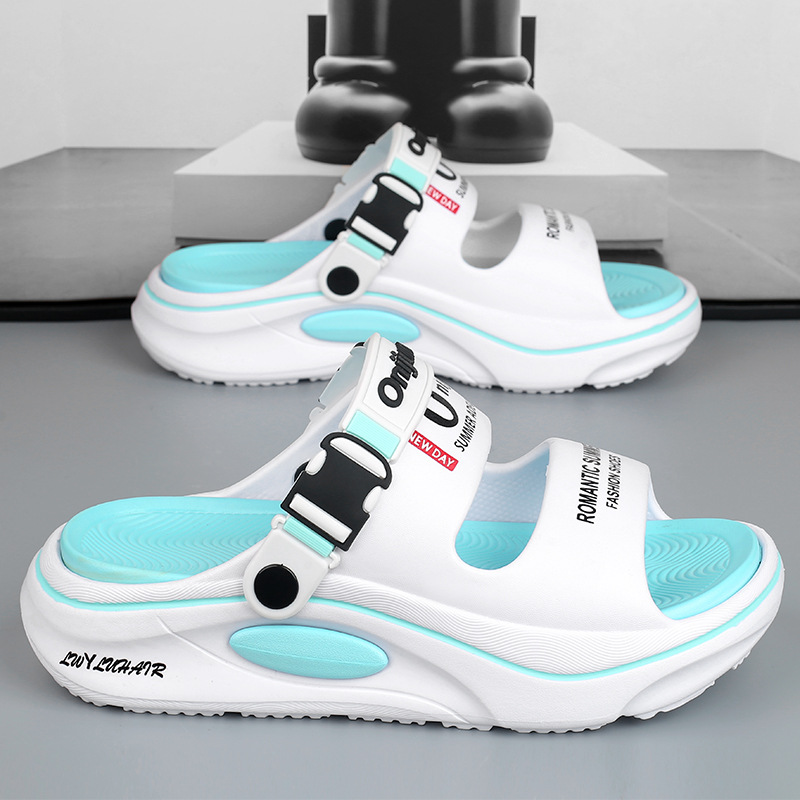 Pantuflas pareja de verano 2025 nuevo estilo casual de dos manos junto al mar vadeo ligero de suela gruesa para pisar las chanclas para hombres