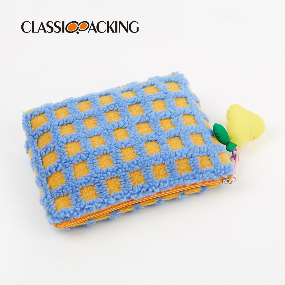 2022 Otoño e Invierno bolsa de cosméticos de felpa Waffle de alta apariencia producto de cuidado de la piel bolsa de almacenamiento nicho bolsa de almacenamiento portátil