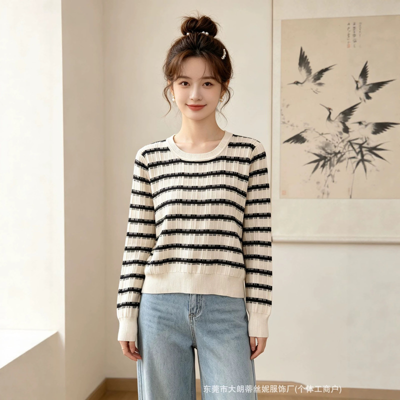 Wholesale striped knitted color-block long-sleeve 2026 summer new style striped Chanel-inspired slim-fit top for commuting Wholesale striped knitted color-block long-sleeve 2026 summer new style striped Chanel-inspired slim-fit top for commuting
