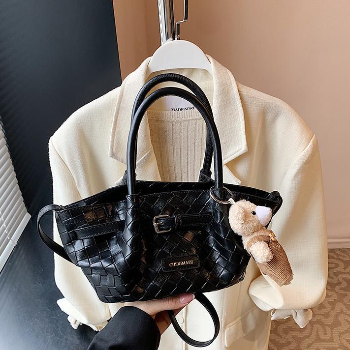 Bolso de cubo de estilo explosivo de moda para mujer 2025 nuevo bolso de hombro de nicho de todo fósforo tejido de estilo occidental bolso de mensajero de mano de moda
