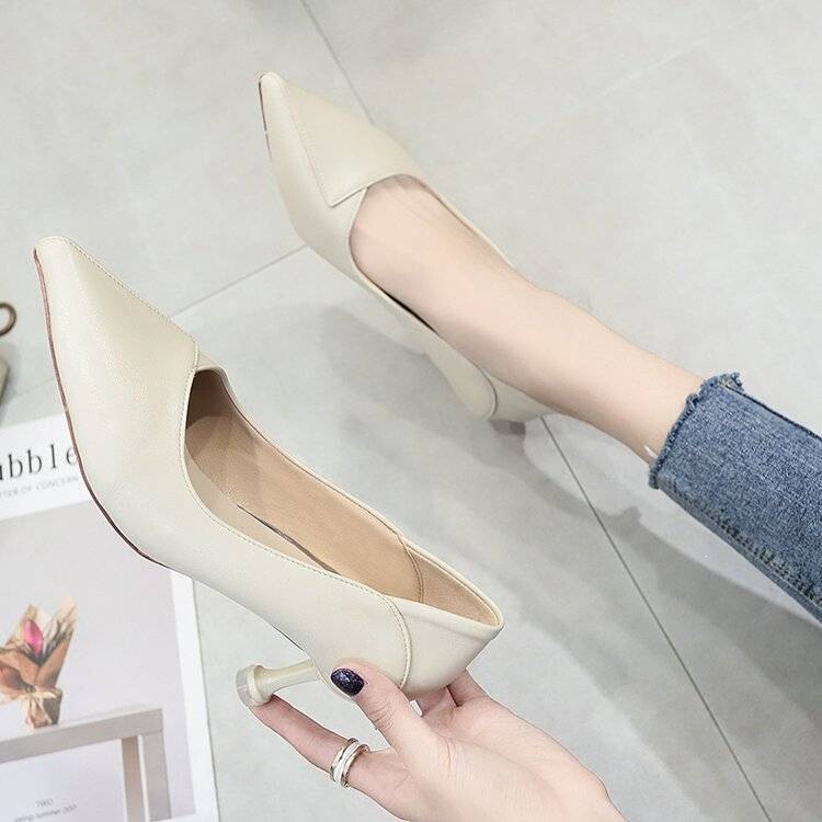 Women's low-heel high-heeled shoes 3cm pointed toe shallow soft leather beige large size work professional shoes comfortable OL stiletto heel 5 Women's low-heel high-heeled shoes 3cm pointed toe shallow soft leather beige large size work professional shoes comfortable OL stiletto heel 5