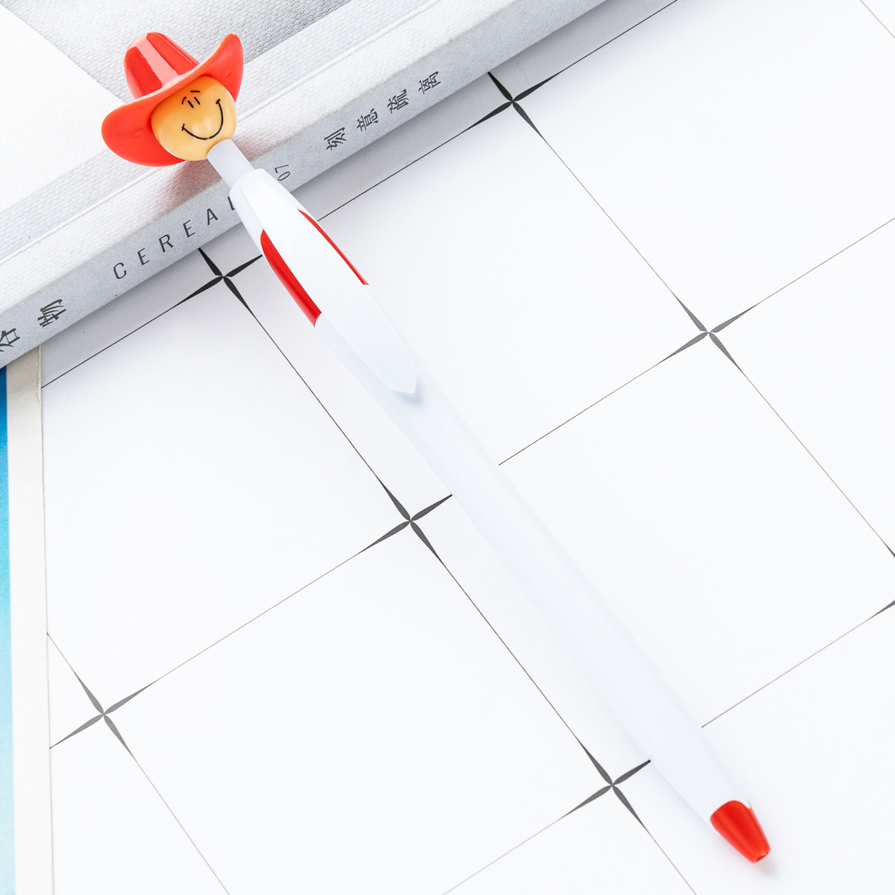 Pequeña calabaza bolígrafo de plástico sombrero de vaquero bolígrafo de juguete se puede imprimir logotipo creativo sonriente plástico bolígrafo al por mayor