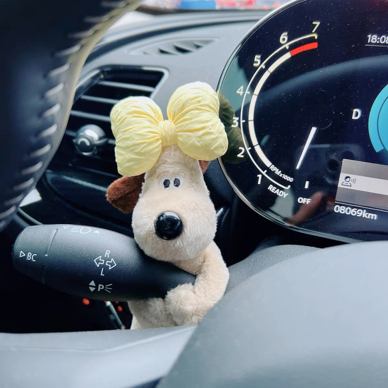 Adornos pequeños para automóvil, lindo perro reparador, muñeco de peluche para mujer, tapón interior de automóvil de alta calidad, decoración, limpiaparabrisas rojo neto
