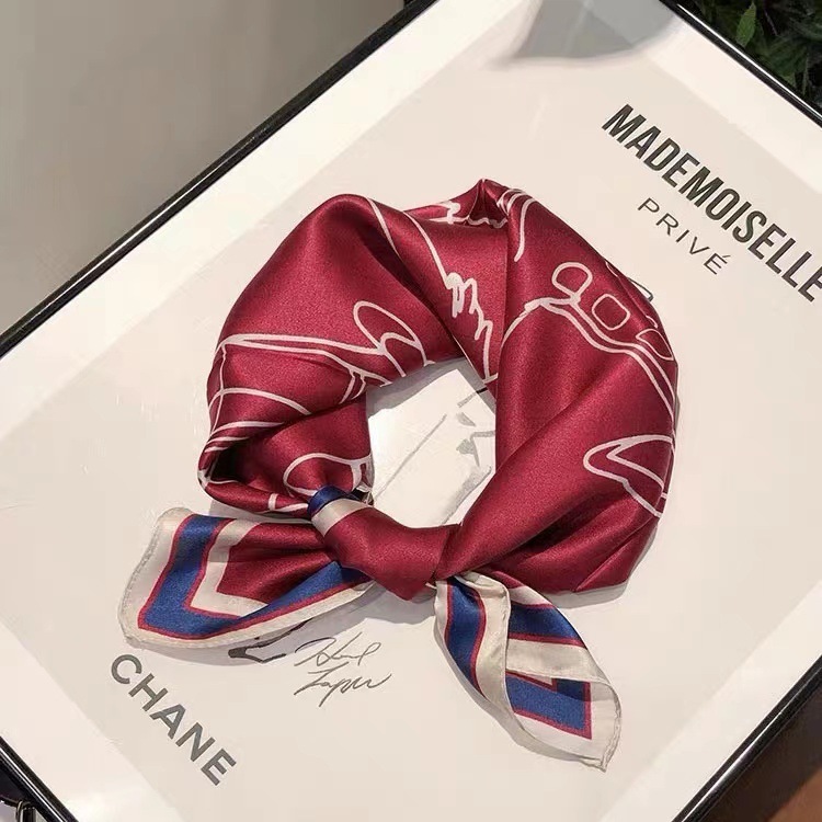 シルクのスカーフの小さい方のタオルは高級のお土産に合わせて多機能の桑のシルクの装飾の小さいスカーフのマフラーに入ります。|undefined