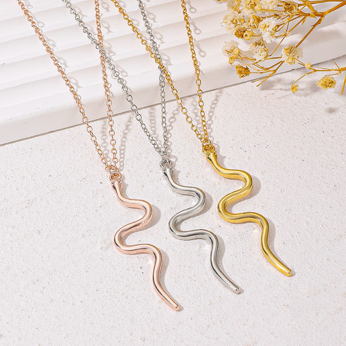 Cross-border new spiritual snake necklace for women, personalized temperament simple snake pendant lock chain punk hip-hop small snake neck chain