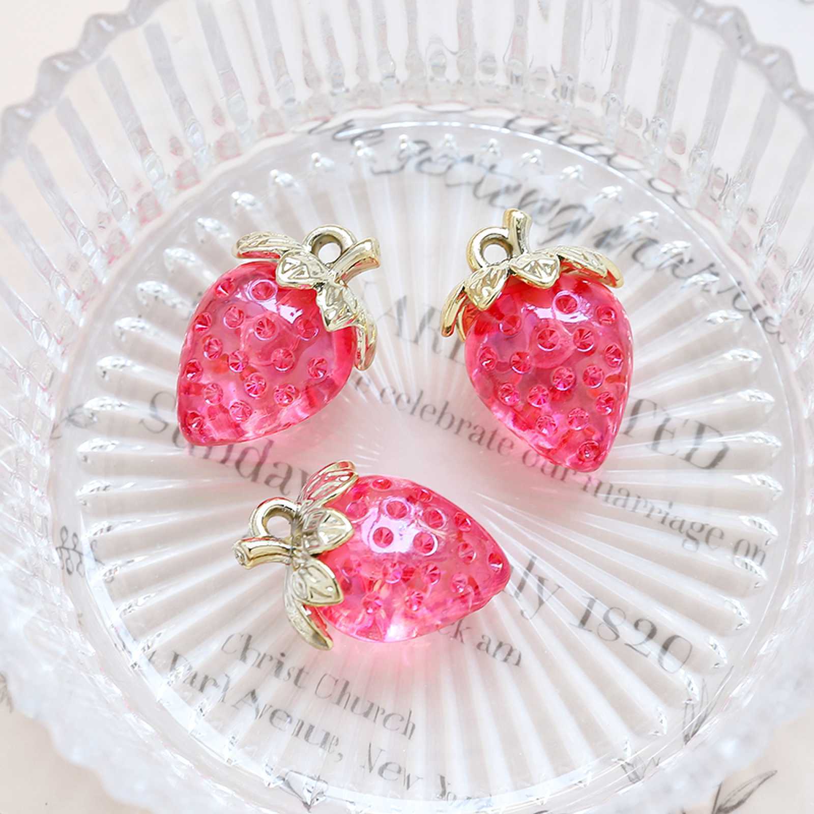 1 Piece Sweet Strawberry Arylic Artificial Crystal Pendant Jewelry Accessories display picture 8