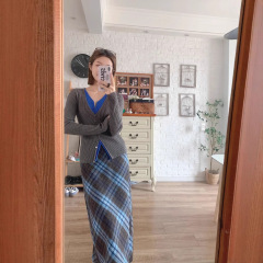 日本系の毛の青い格子の半身のスカートの女性の秋冬の格子のラシャのまっすぐな筒の中で長いスカートはフォークの学院の風の中で長いスカートを開きます。