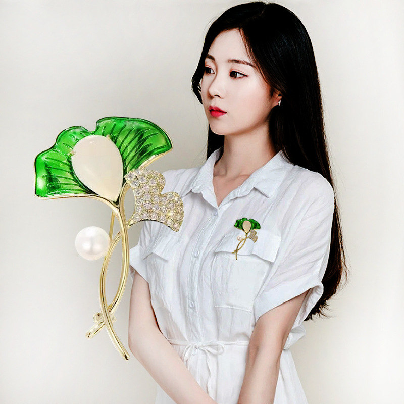 Enamel Ginkgo biloba Enamel Ginkgo biloba Brooch Creative Advanced Sense Jade Corsage Light Luxury Anti-running Light Accessories Pin