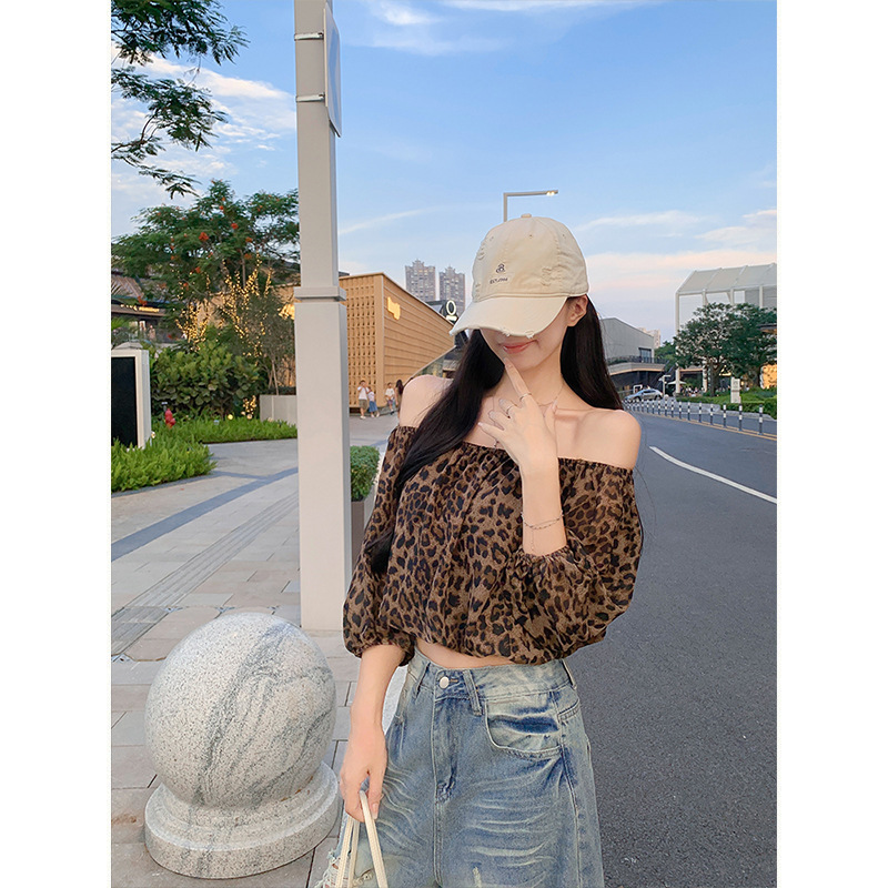 MosesQueen/Gang-style retro one-shoulder shirt with sexy leopard print design and lantern sleeves MosesQueen/Gang-style retro one-shoulder shirt with sexy leopard print design and lantern sleeves