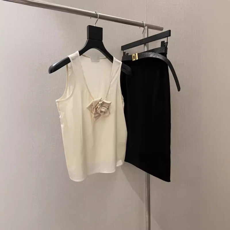 French Lazy Style Stereo Rose Flower Beautiful High-End Sleeveless Vest Top Niche Designer Normcore Style