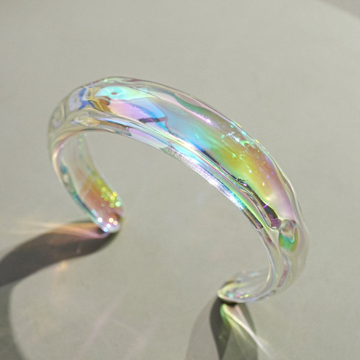 Han zhishang, pulsera abierta transfronteriza Europea y estadounidense transparente femenina AB color yakli exagera la tendencia y las artesanías de moda irregulares
