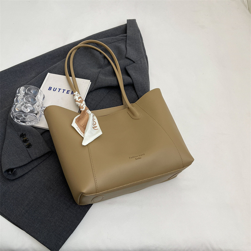 Bolsa de viaje transfronteriza de gran capacidad para mujeres 2025 nueva moda universal simple bolso de hombro axilar