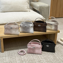 С���{�~�y�P�����Ů�r��������߼��аٴ�ͨ�ڰ��μ�б��С����