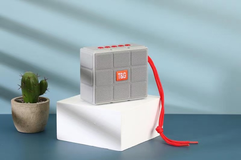 2021 nuevo altavoz Bluetooth TG311 llevó la tarjeta de luz de color audio portátil pequeño regalo de radio Bluetooth altavoz