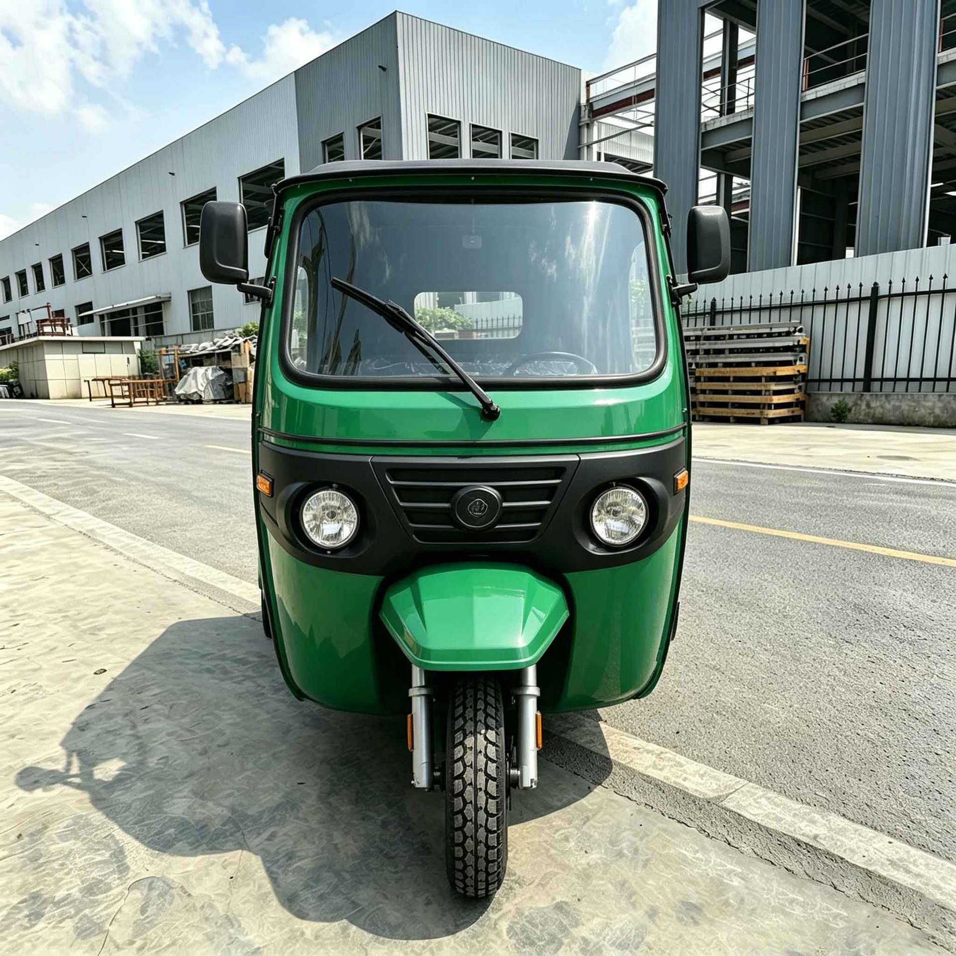Fuel-Powered Passenger Tricycle, Passenger Tricycle with Sunshade and Canopy, Passenger Tricycle for Export and Foreign Trade