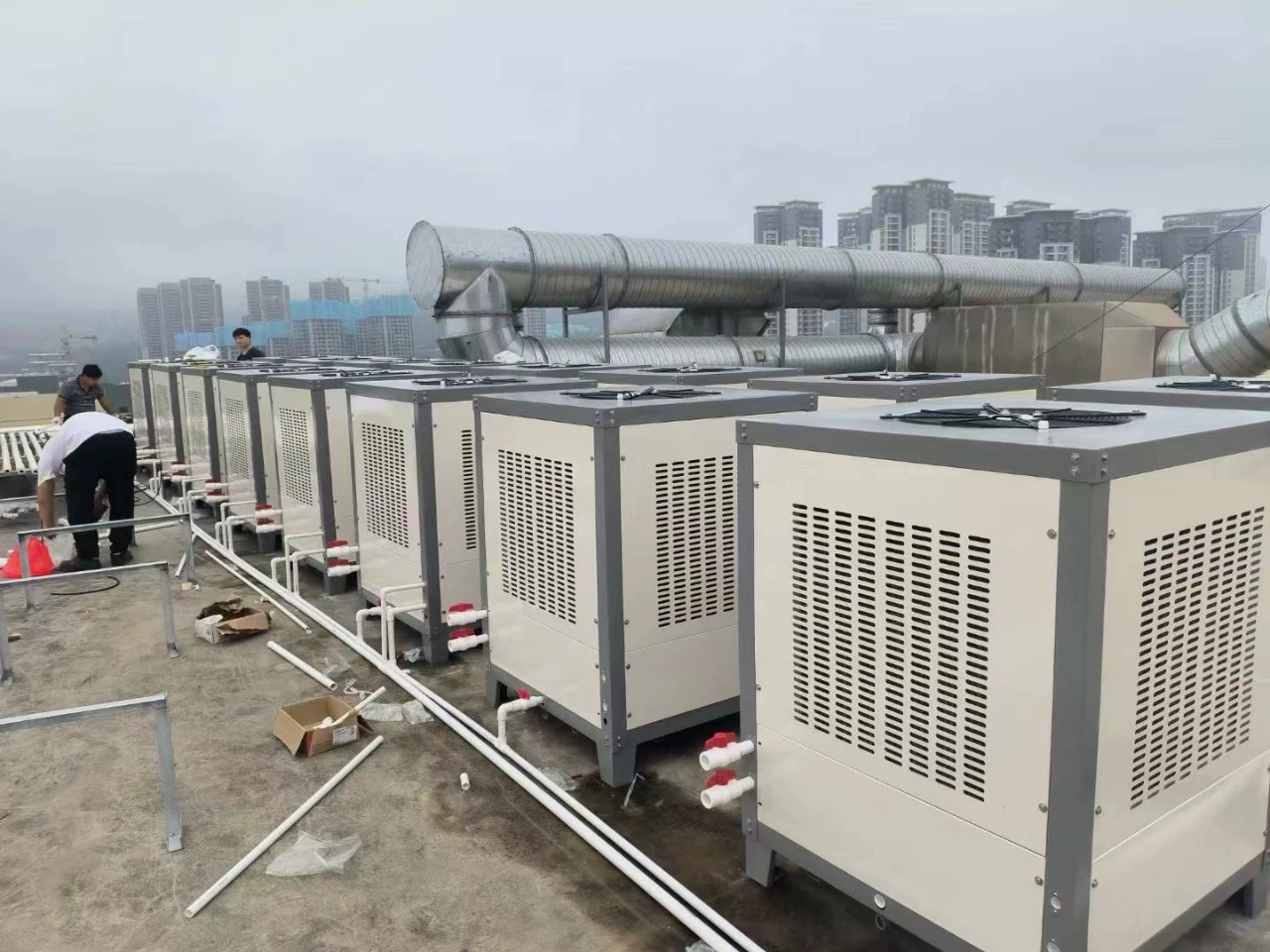 Производители из Хуйчжоу поставляют энергосберегающие кондиционеры, кондиционеры с испарительным охлаждением, коммерческие машины с переменной частотой охлаждения на заводе.