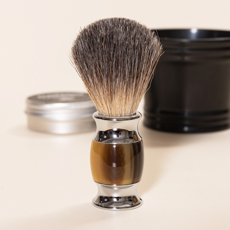 Imitation horn beard brush