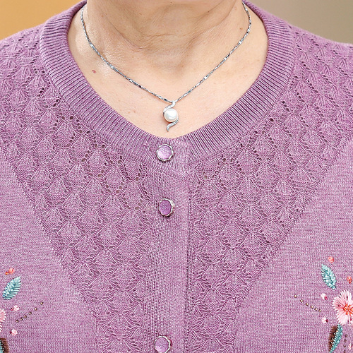 Middle-aged and elderly autumn thin knitted cardigan women's 50 and 60-year-old mother's woolen sweater tops spring and autumn grandma coat