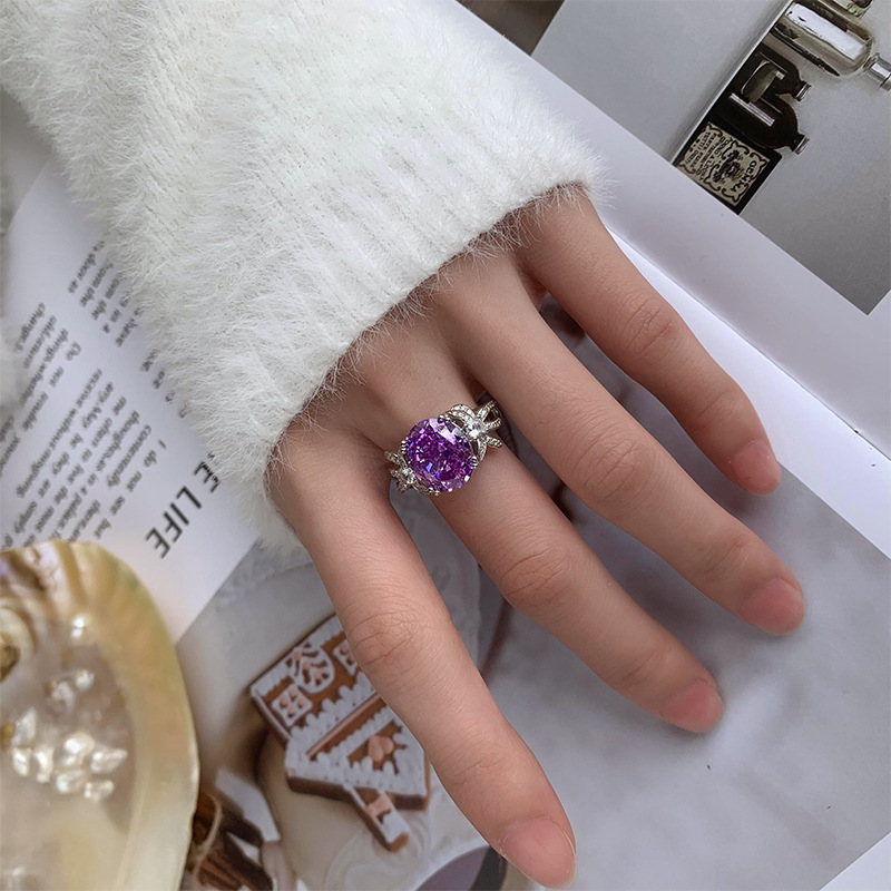 2024 nueva joyería Zhuang Shengsheng, fondo de cobre, diamante de alto carbono chapado en oro, flor de hielo, temperamento, anillo de huevo de paloma de lujo ligero 10*12