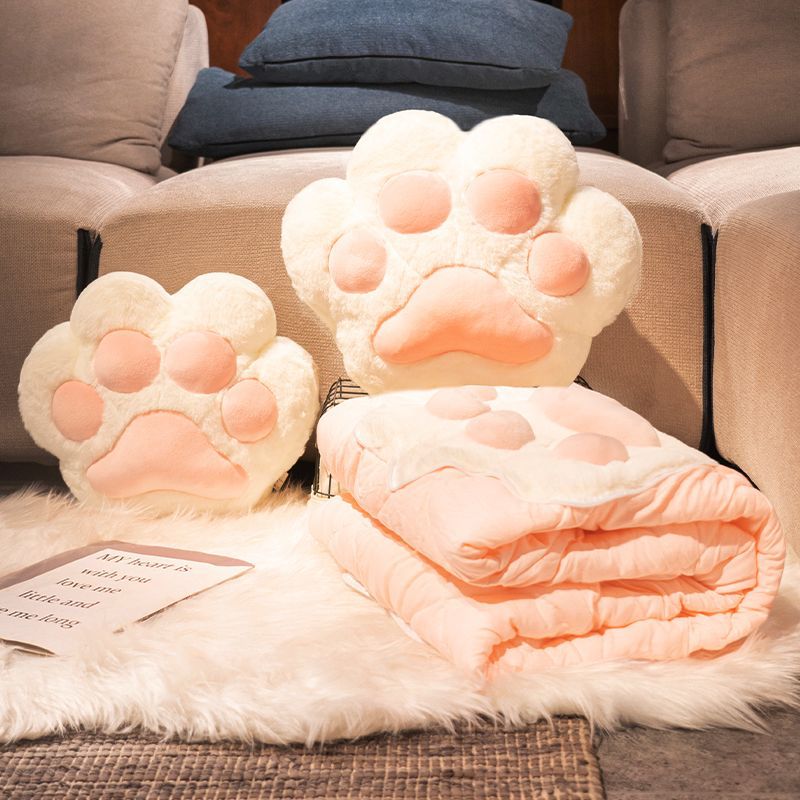 흰 고양이 발