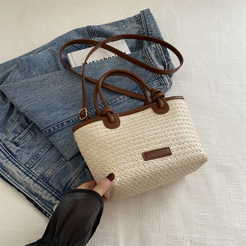 Bolso tejido de paja estilo playa de vacaciones de verano bolso de mensajero portátil 2024 nuevo estilo nudo de cuerda de aire extranjero bolso de canasta de verduras bolso tejido