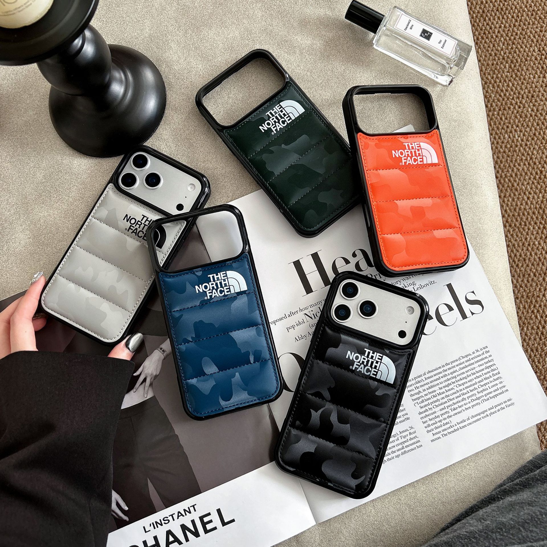 秋冬新款苹果17promax手机壳3D迷彩充棉皮质羽绒服iPhone15pm批发