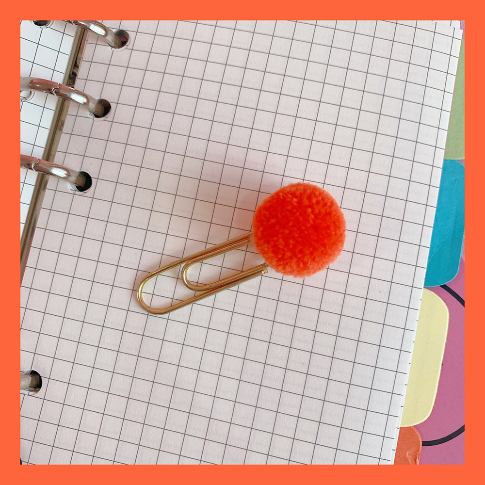 8#Clips de papel con pompón naranja