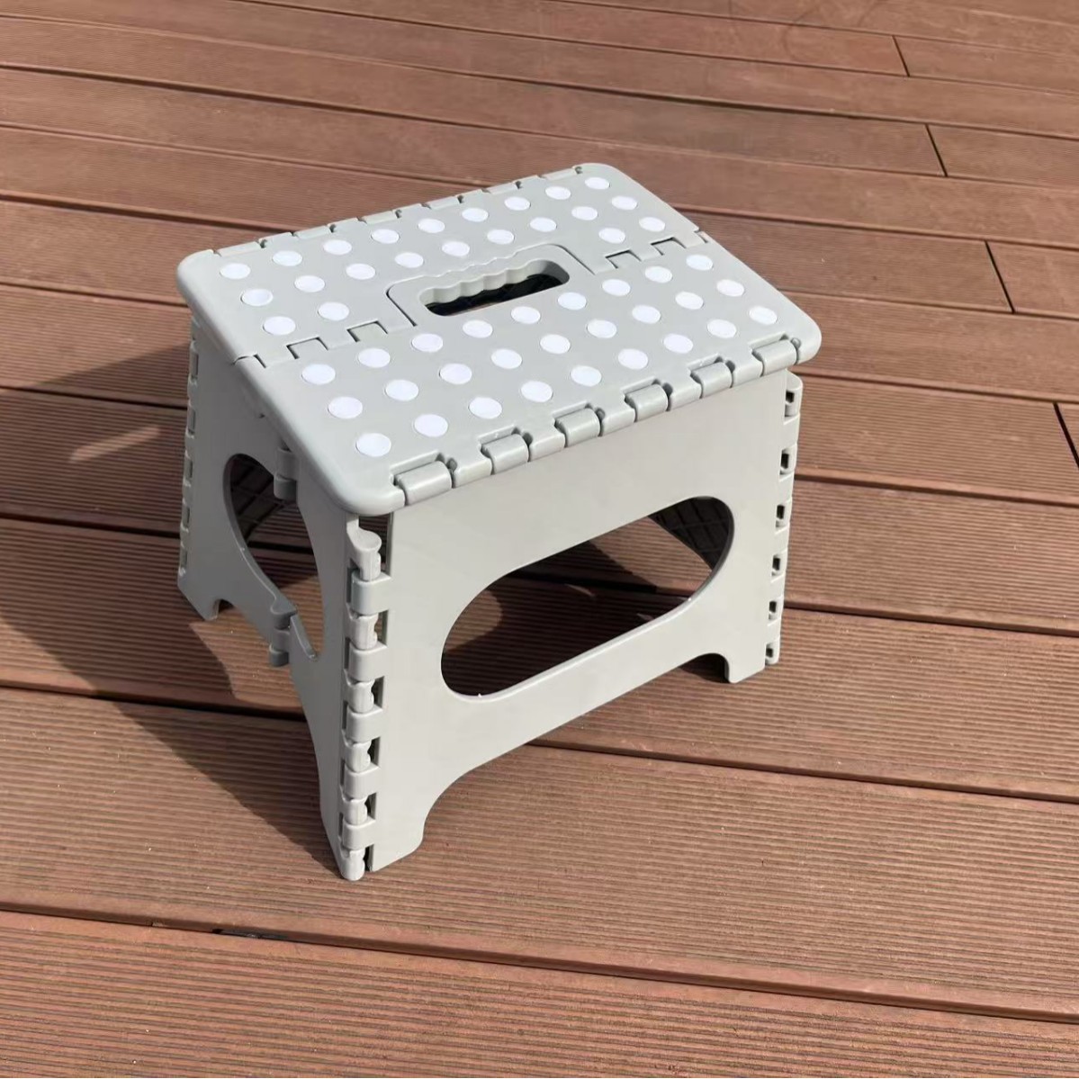Exportación de taburetes plegables de plástico grueso para niños taburetes portátiles para interiores y exteriores taburetes portátiles antideslizantes