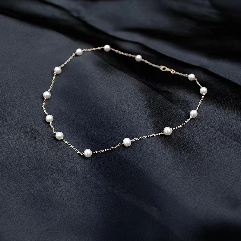 Small fresh necklace from pearl