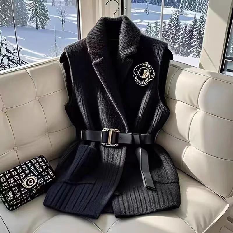 2025 New Gray Knitted Vest French Unique Beautiful Classy Foreign Style Women's Autum Small Fragrant Waist Vest