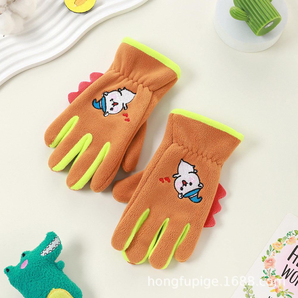 Guantes de invierno para niños con guantes de terciopelo de dibujos animados al aire libre para montar a favor de la piel, guantes de terciopelo de grano para niños y niñas.