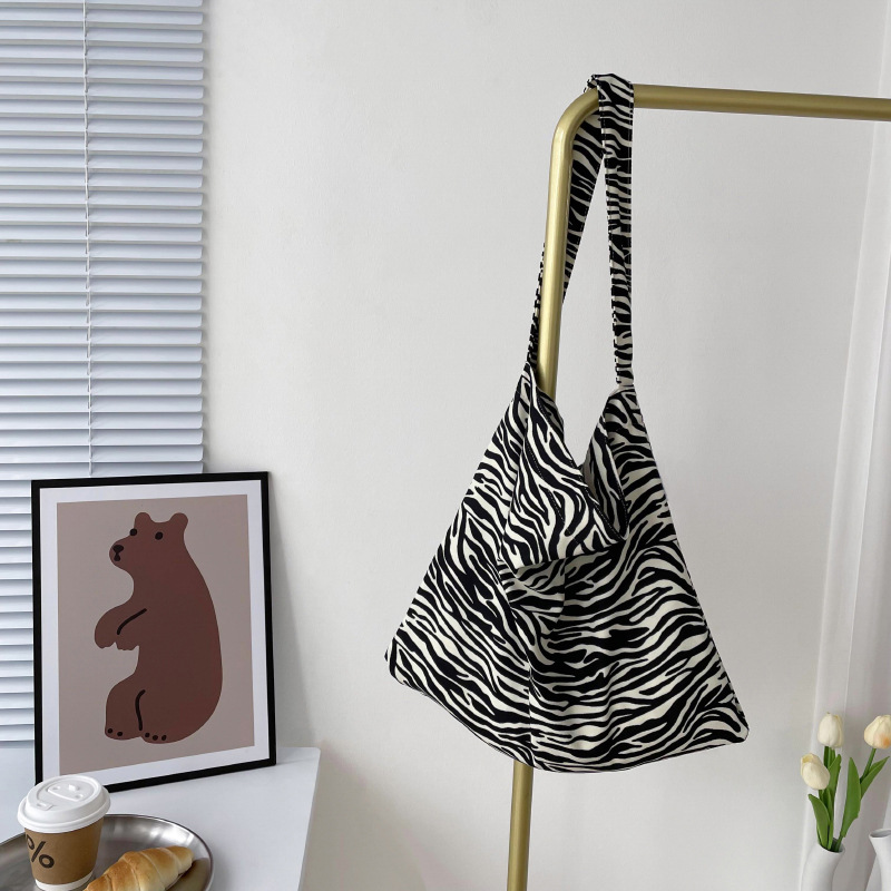 Diseño nicho bolsas de lona para mujeres 2025 nueva gran capacidad coreana estampado de leopardo flor de hombro impresa bolsas de mujer