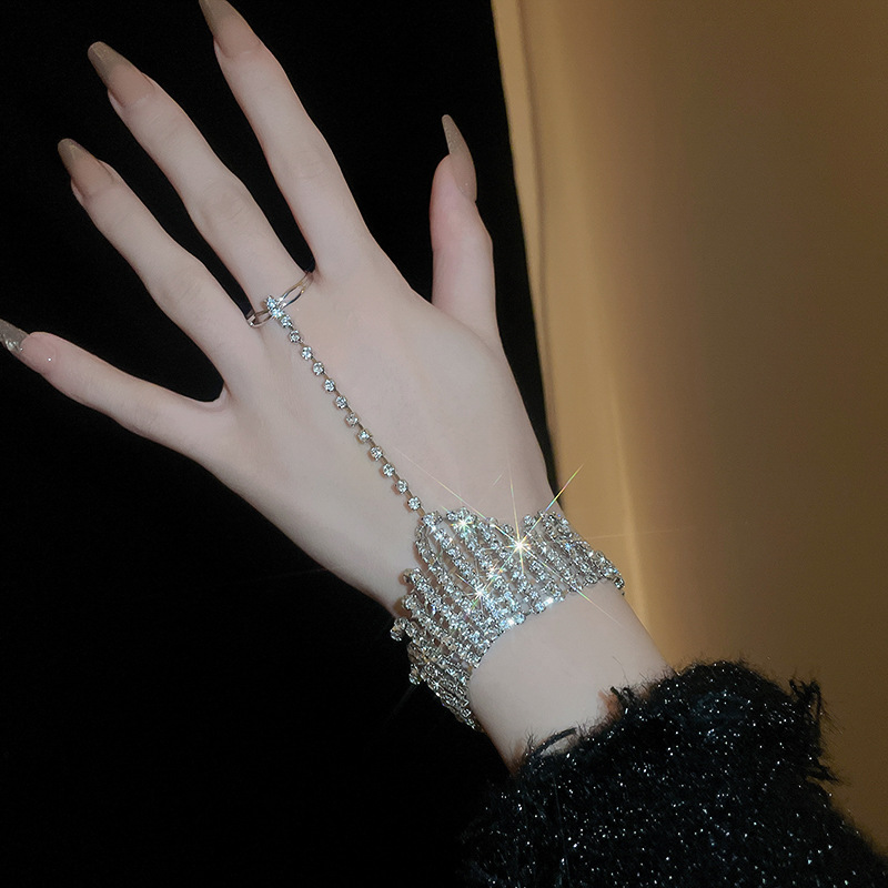 Elegant Glam Geometric Alloy Tassel Rhinestones Women's Bracelets display picture 7