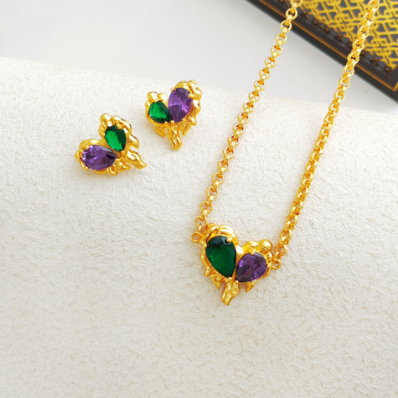 Fashion Heart Shape Copper Gold Plated Inlay Zircon Ear Studs 1 Pair