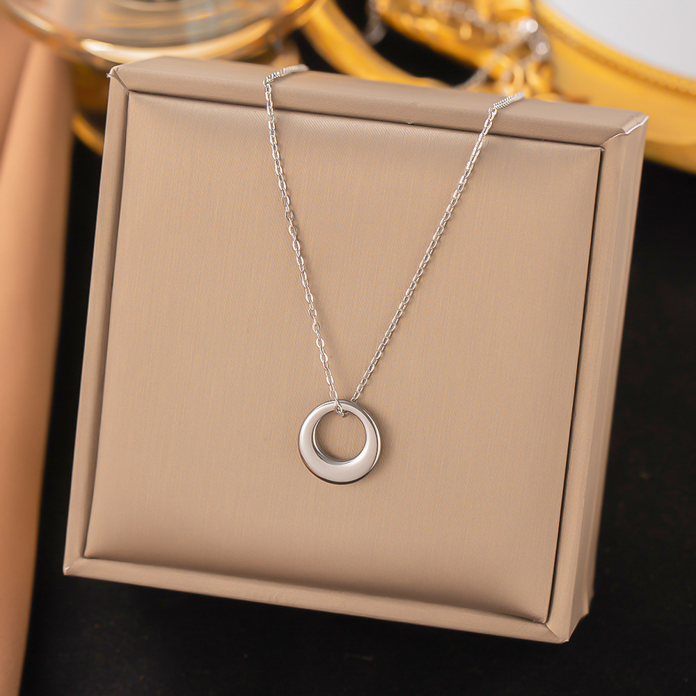 304 Stainless Steel 18K Gold Plated Simple Style Commute Plating Hollow Out Circle Necklace display picture 2