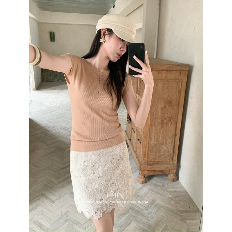 2026 Summer Round Neck Ribbed Pullover Sleeveless Knit Top for Women Slim Fit Base Shirt Trendy
