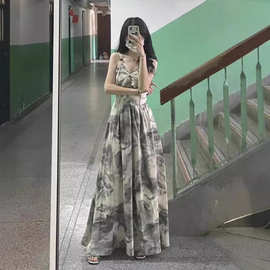 国风水墨画气质新中式衣服女2025新款复古显瘦露背收腰吊带连衣裙