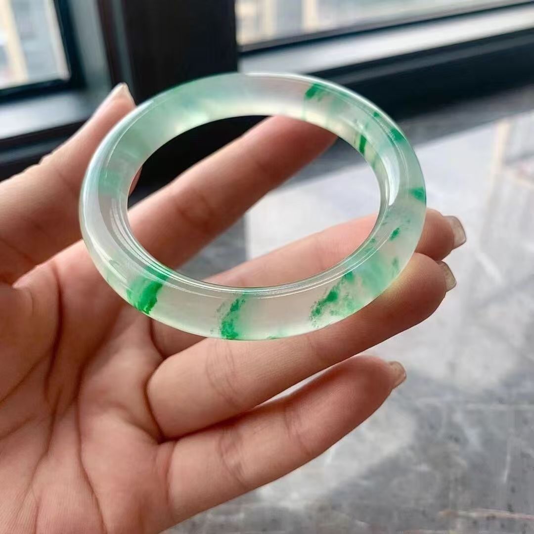 冰种飘绿花玉石手镯翡翠色胖圆条独龙玉镯子石英岩玉飘花手镯