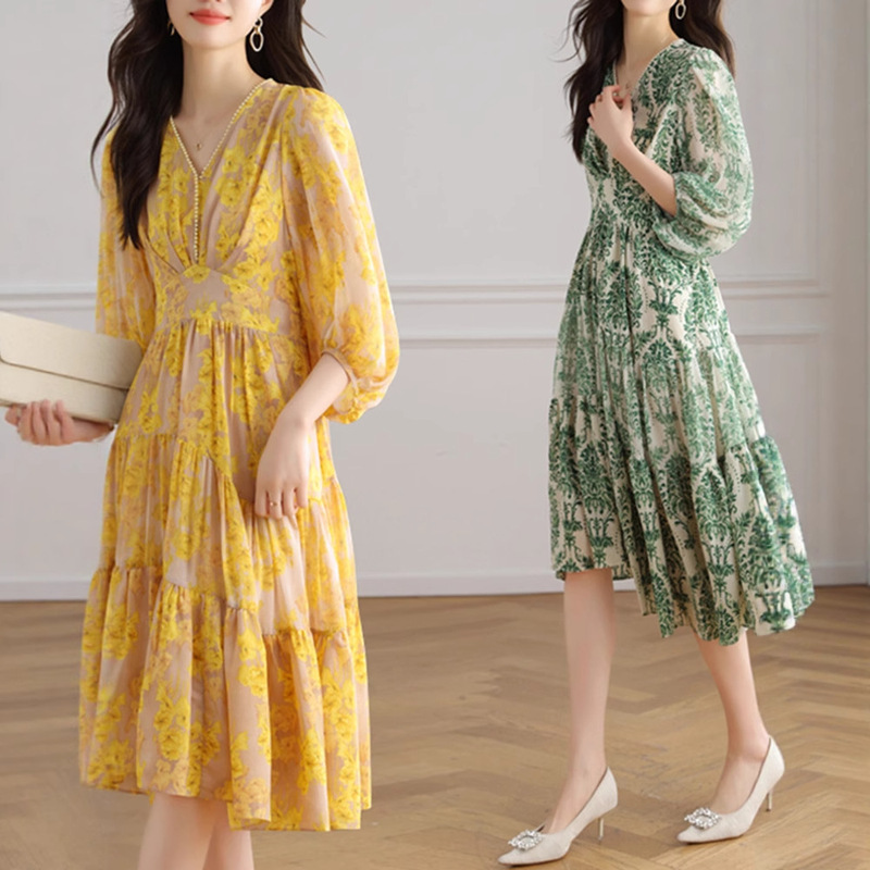Loose Long-Sleeved Chiffon Floral Dress for Women Spring and Autum 2025 New V-Neck Waist Slimming Look A-Line Skirt Loose Long-Sleeved Chiffon Floral Dress for Women Spring and Autum 2025 New V-Neck Waist Slimming Look A-Line Skirt