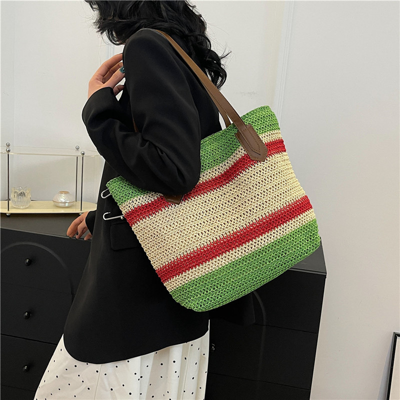 Wholesale of new straw woven bags for Spring 2025, large-capacity cross-border trendy and fashionable tote bags, casual commuting underarm bags undefined