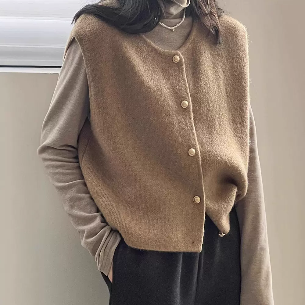 温柔系马甲单排扣小金扣子圆领针织衫背心女韩系宽松坎肩上衣女