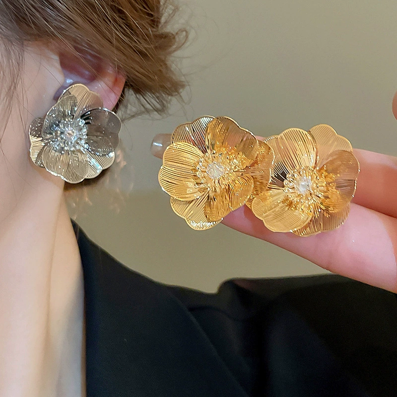 Трансграничные настоящие золотые гальванические ретро цветы бабочки жемчужные серьги европейские и американские преувеличенные дизайн серьги высокого уровня серьги