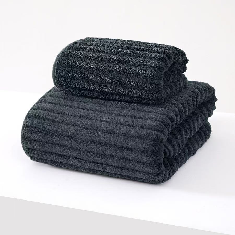 Gris oscuro