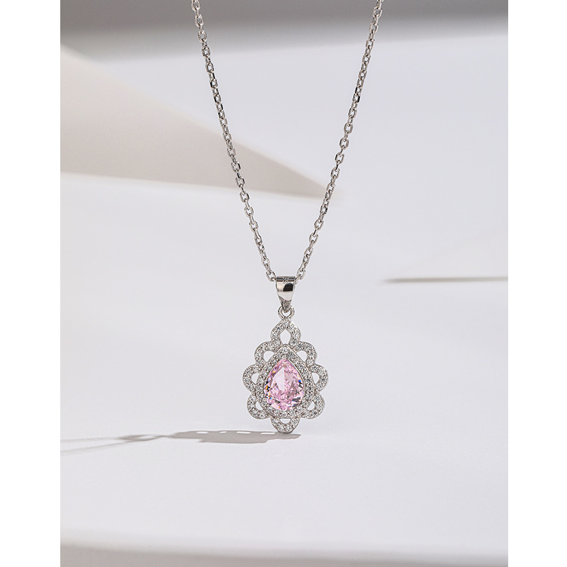 S925 plata esterlina hielo flor corte collar cuadrado para las mujeres Luz de lujo de alto grado temperamento nicho de alto carbono diamante colgante clavícula cadena