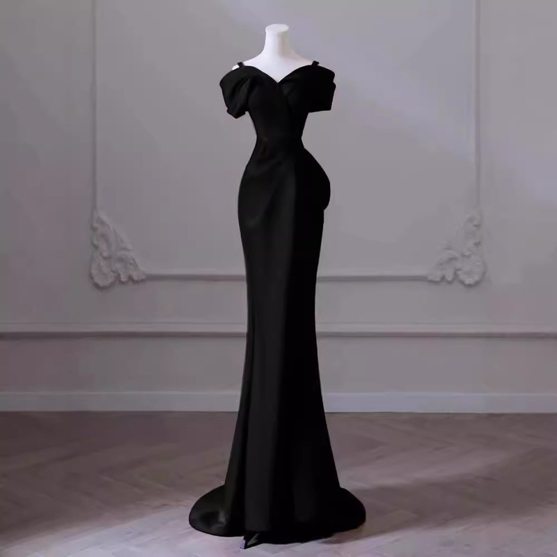 One-Shoulder Black Evening Dress with a Banquet-Style Elegance, High-End Fishtail Skirt for Women, Light Luxury Niche Design, Suitable for Hosts, High-End Summer Collection
