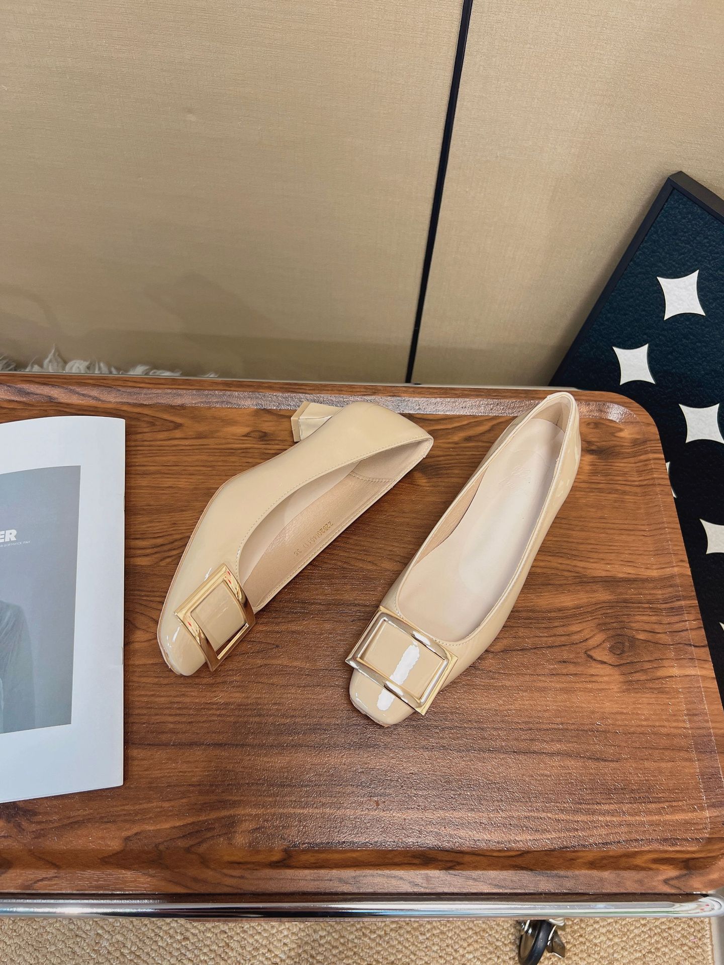 Milk tea color (medium heel 4.5cm)