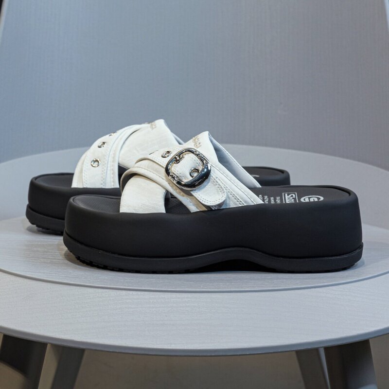 Popular Thick-Soled Slippers for Women, 2026 Summer New Style, Versatile and Super Stylish, Slip-On Platform Beach Shoes