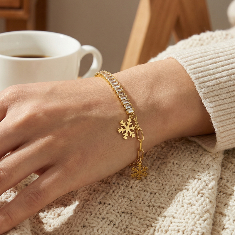 Light Luxury Style Gold Snowflake Diamond-Encrusted Double-Layer Bracelet for Women, Unique Design Paperclip Chain, Adjustable Stackable Jewelry Light Luxury Style Gold Snowflake Diamond-Encrusted Double-Layer Bracelet for Women, Unique Design Paperclip Chain, Adjustable Stackable Jewelry